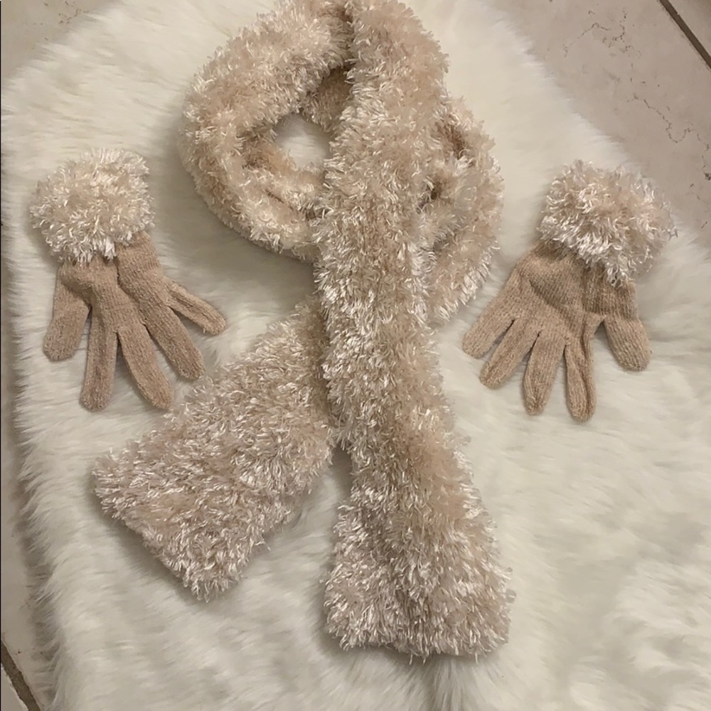 Scarf and glove set